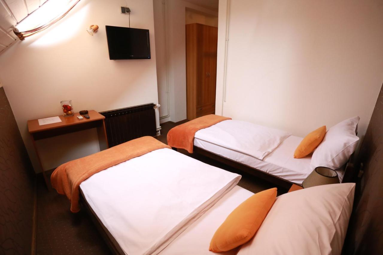 Rustika Sobe Bed & Breakfast Осиек Екстериор снимка