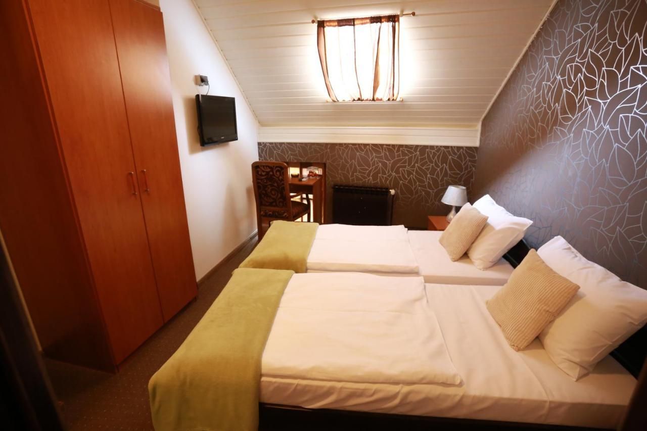 Rustika Sobe Bed & Breakfast Осиек Екстериор снимка